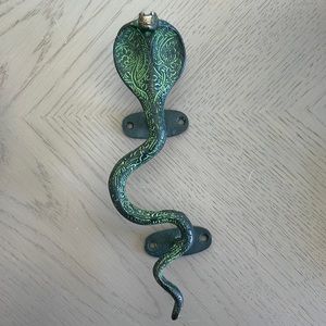 Serpent door handle